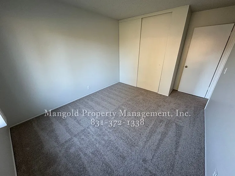 22490 Ferdinand Dr — Photo 17