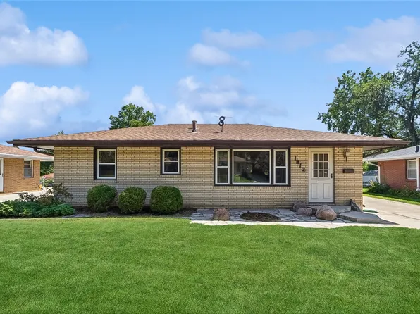 1812 Pearl Dr, West Des Moines, IA 50265