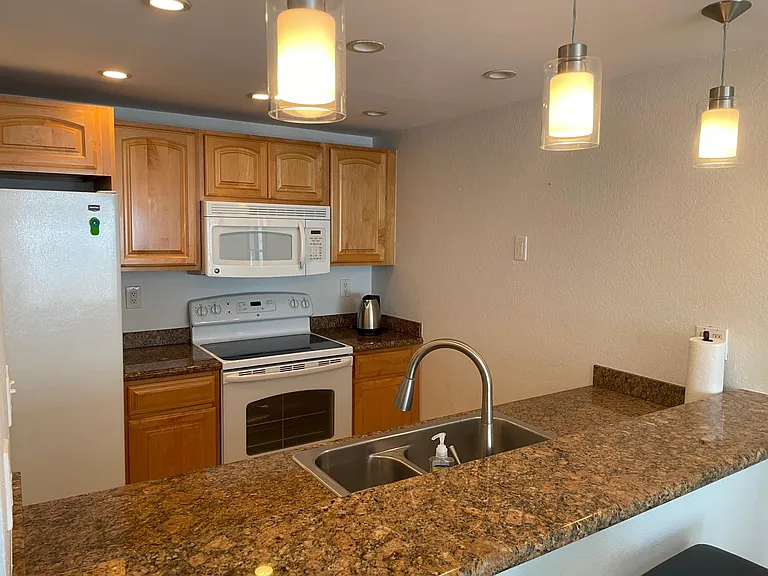 600 NE 36th St #1717 — Photo 11