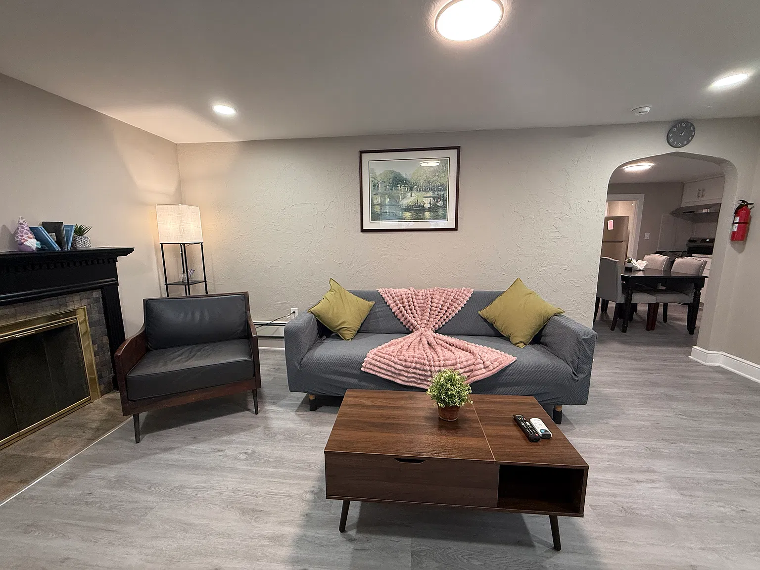 2 bed, 1000 sqft, $3,200 — Photo 1