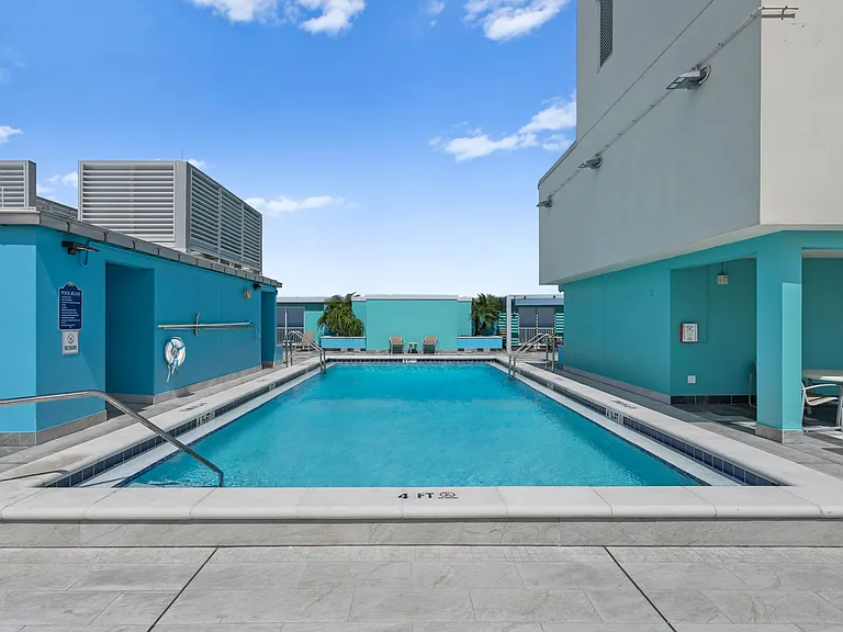1 Beach Dr SE #1112 — Photo 32