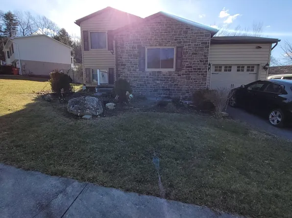 16 Yankee Dr, Mount Holly Springs, PA 17065
