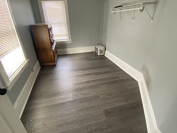 3rd image of 1932 Coltman Rd #3