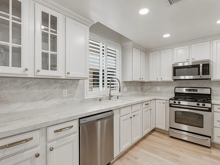 1444 S Point View St #204 — Photo 4