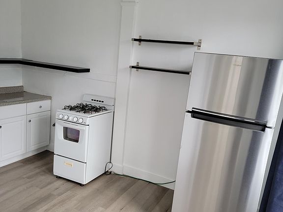 5th image of 1390 Broadway St #3