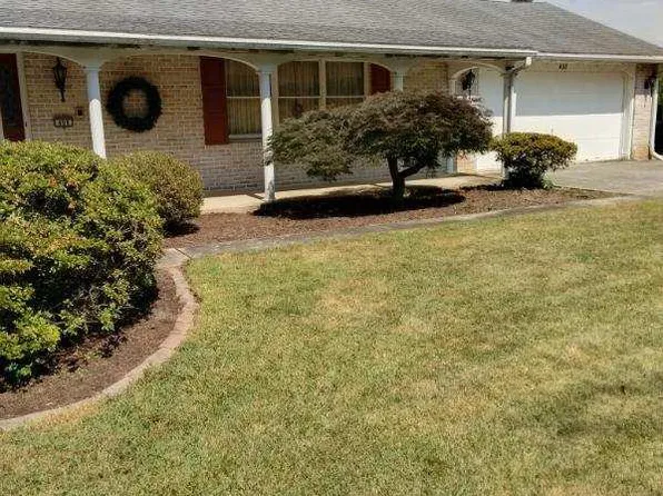 408 Lamp Post Ln, Camp Hill, PA 17011