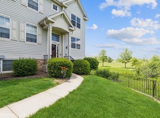 1055 Manchester Cir, Grayslake, IL 60030