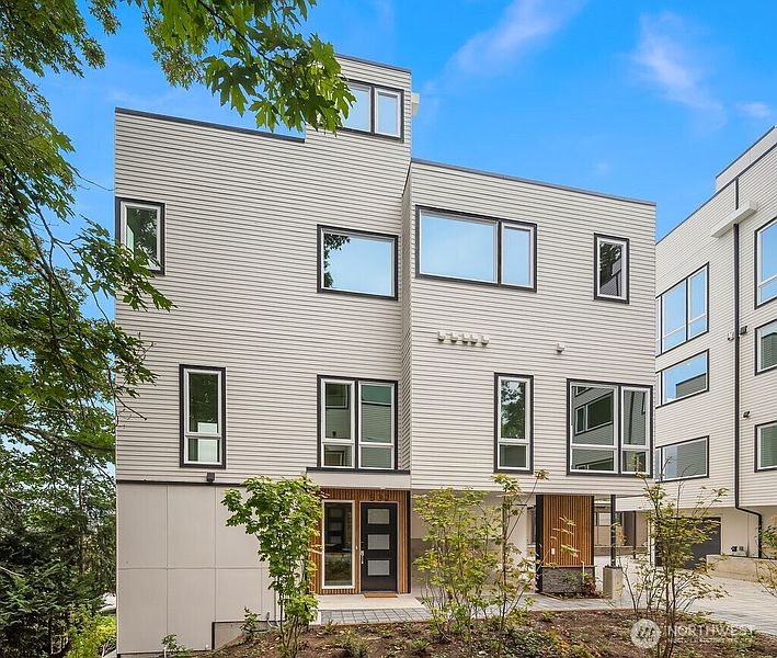 2nd image of 532 W Barrett Street