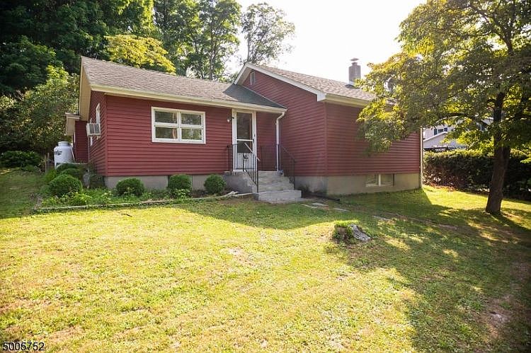 1st image of 16 Lake St
