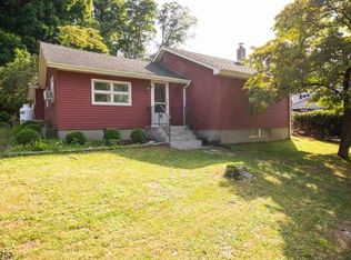 16 Lake St, Highland Lakes, NJ