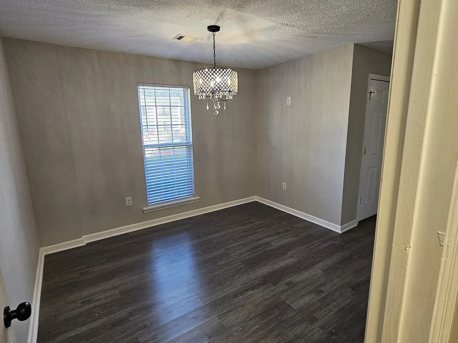 2 bed, 1.5 bath, 1148 sqft, $1,300 — Photo 4