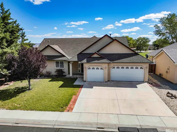 716 Divot Dr, Fernley, NV 89408