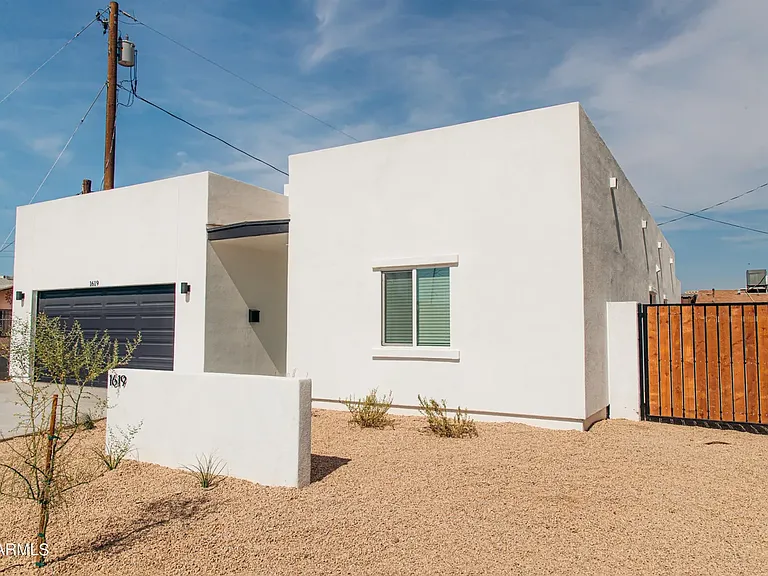 1619 S 15th Ave — Photo 2