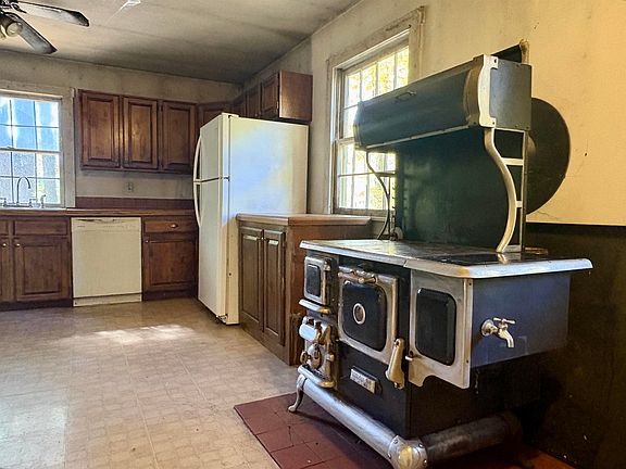 5th image of 124 Baker Hill Road