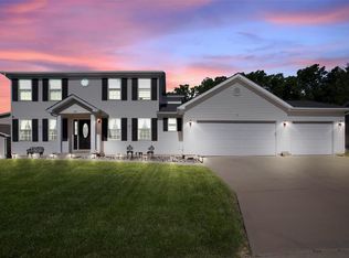 120 Village Circle Dr, Winfield, MO 63389