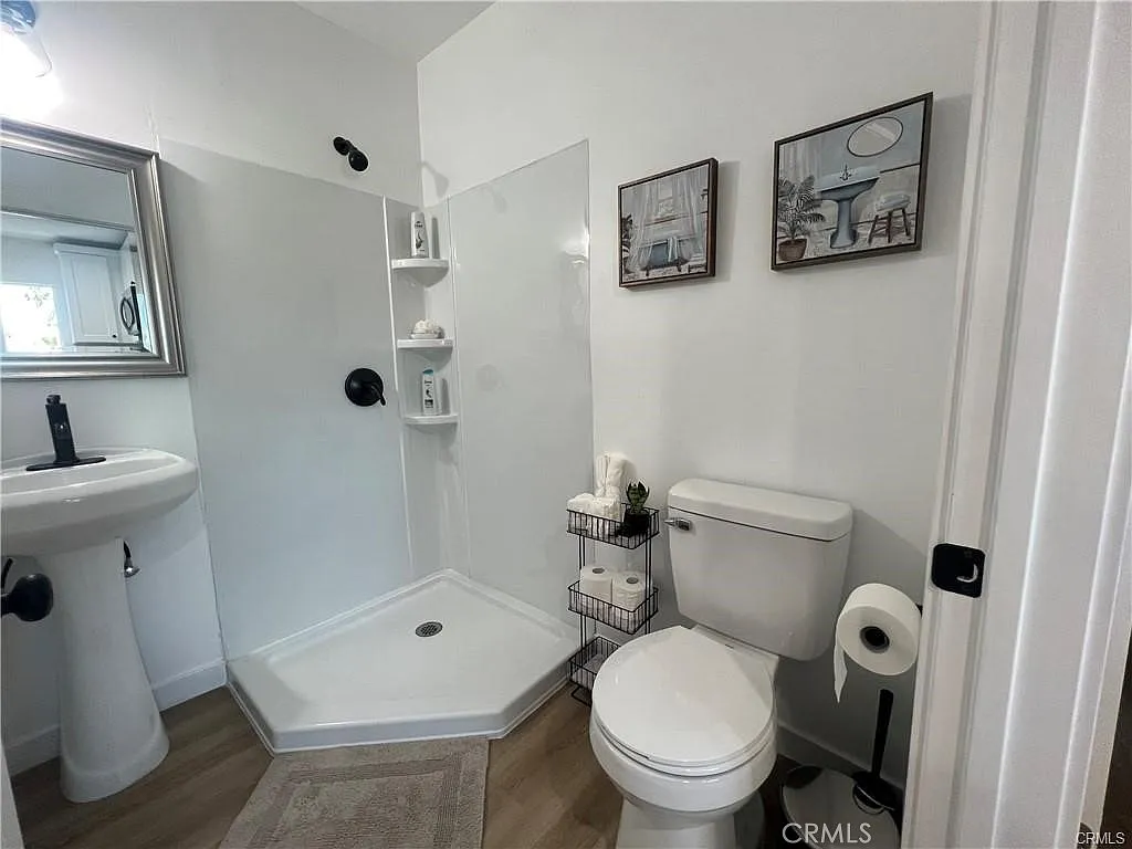 Building Photo - 1441 S Cloverdale Ave #1/2