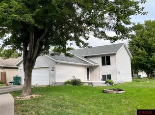 121 Barony Rd, Le Sueur, MN 56058