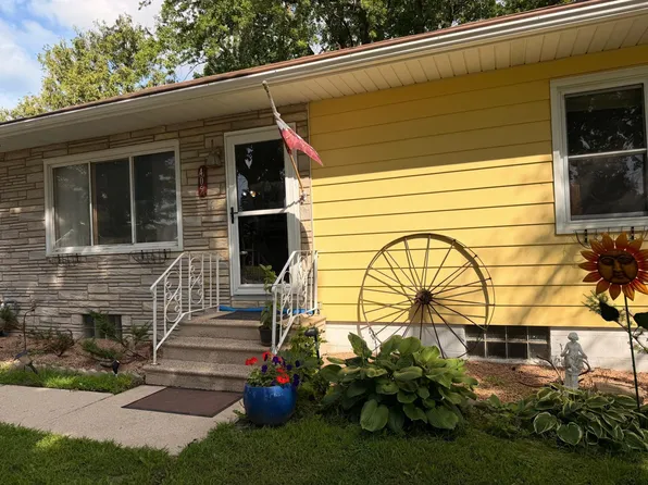 405 15th St SE, Austin, MN 55912