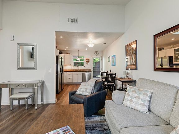 4th image of 343 W Thomson Avenue