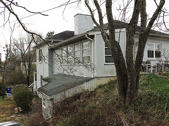 2nd image of 613 McConkey St.
