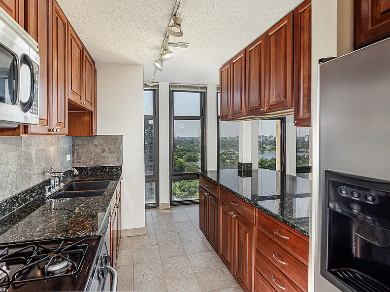 6700 S South Shore Dr #22G — Photo 18