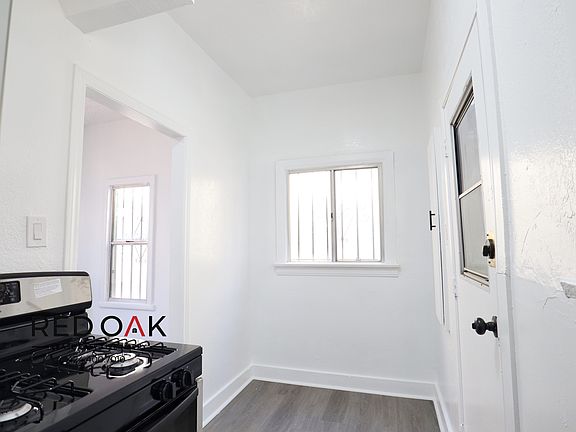 4th image of 3906 W Mont Clair St #3908-1/4