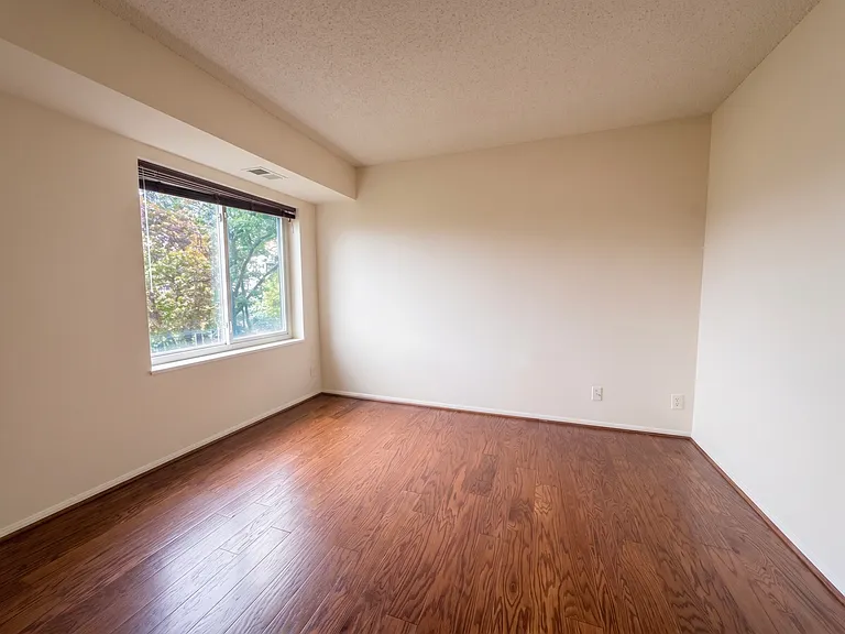 8360 Greensboro Dr #524 — Photo 7