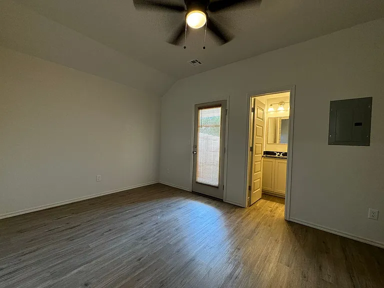 1416 SW Texas Ave — Photo 7