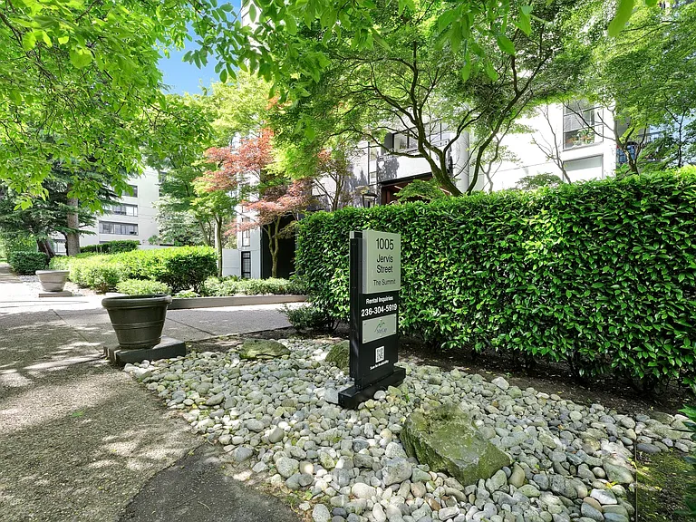 1005 Jervis St — Photo 11