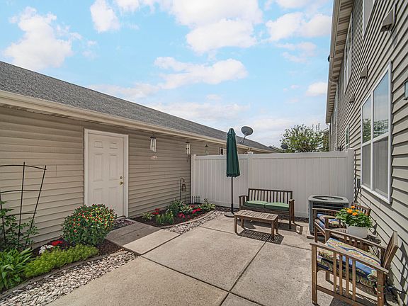 2nd image of 11439 Vermont Pl