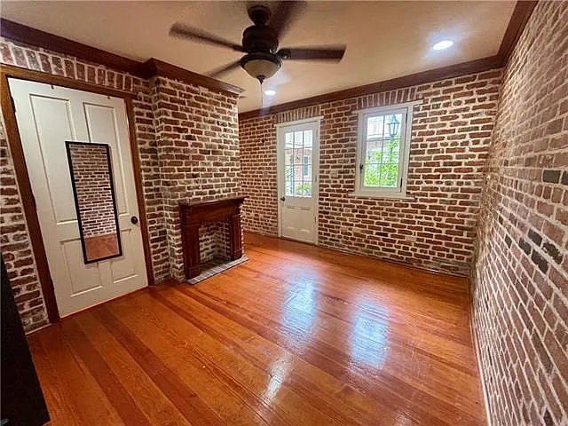 1027 Chartres St #F — Photo 18