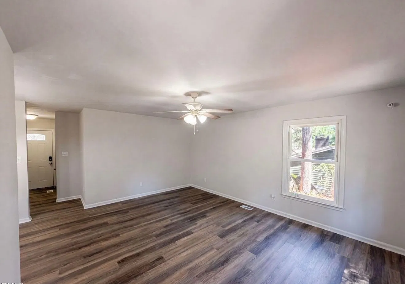 3 bed, 935 sqft, $1,200 — Photo 2