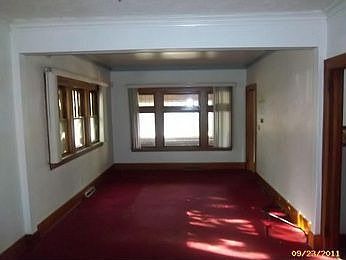 2nd image of 813 Temple St SE