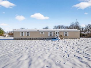 124 New Hope Rd, Elsberry, MO 63343