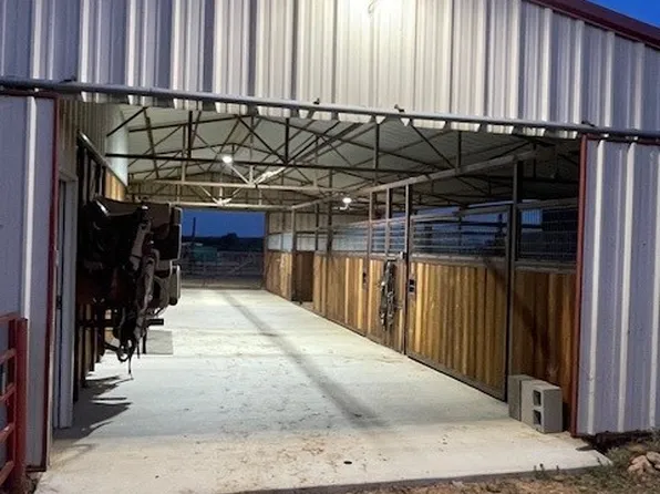 2886 State Highway 59 S, Bowie, TX 76230