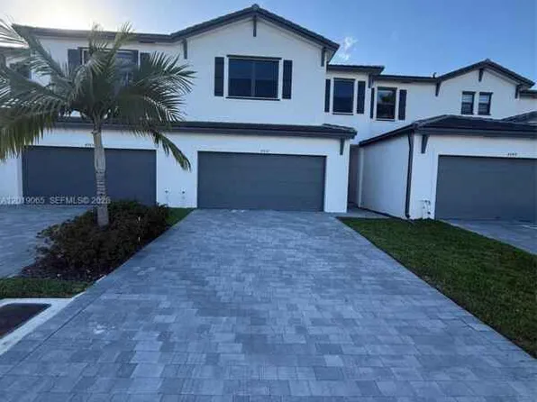 4957 Oakmont Dr, Fort Lauderdale, FL 33312