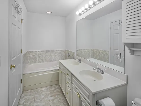 454 Albany Court image 11 of 29