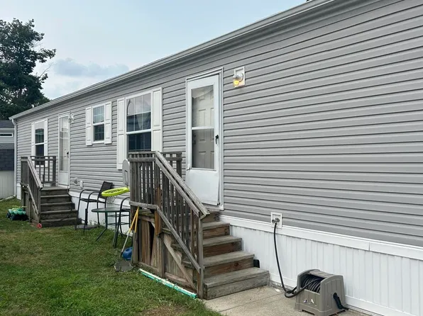 71 Southbrook St SE, Grand Rapids, MI 49548