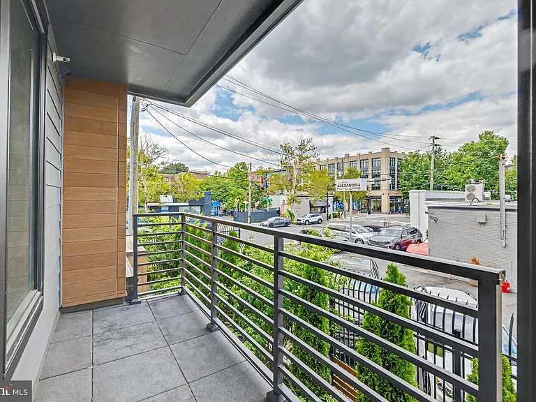 701 N Henry St #206 — Photo 39