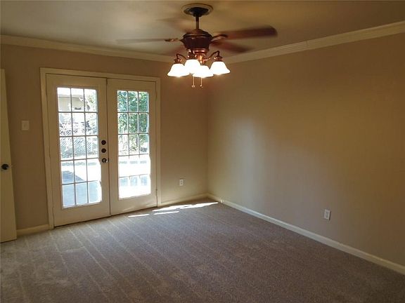 4th image of 4321 Windsor Dr