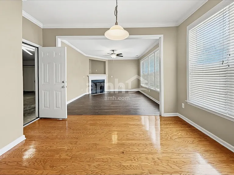 317 Collinsworth Dr — Photo 5