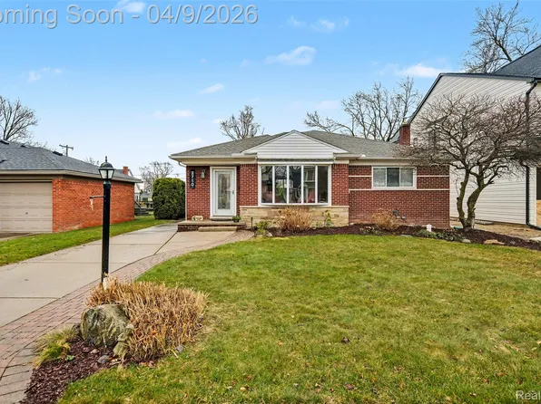 2710 Dorchester Rd, Birmingham, MI 48009