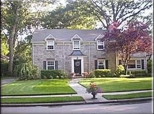 110 Roxen Rd, Rockville Centre, NY 11570