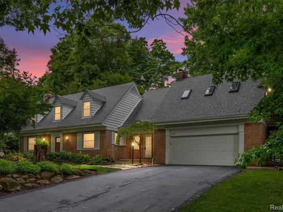 32741 Friar Tuck Ln, Beverly Hills, MI 48025