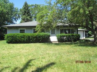 1201 N Chapel Hill Rd, Mchenry, IL 60051