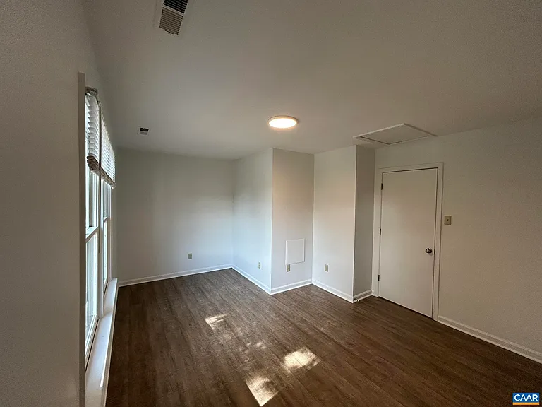 943 Rives St — Photo 16