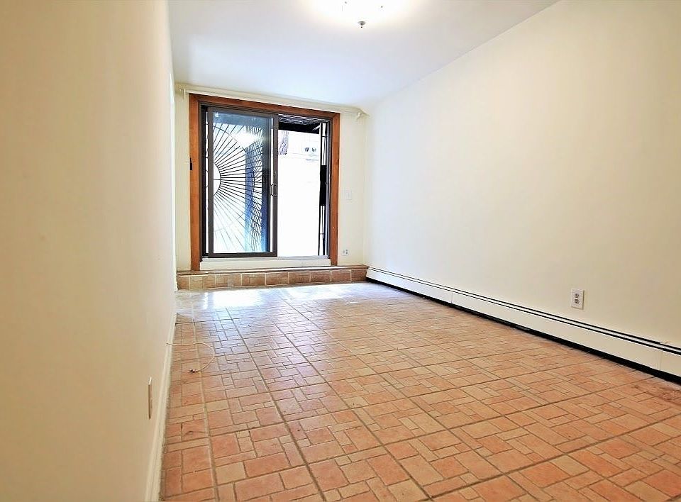 1st image of 54 W 84th St