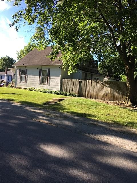 2nd image of 102 S 28th St