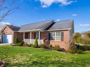 1213 Quiet Brook Ln, Knoxville, TN 37914