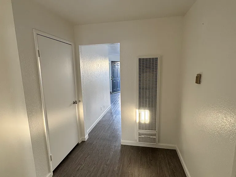 10902 Victory Blvd #14 — Photo 10